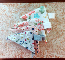 Load image into Gallery viewer, Pink Floral Corner Study Bookmarks - Set of 4