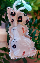 Load image into Gallery viewer, Decorative Fabric Bunny Ornaments