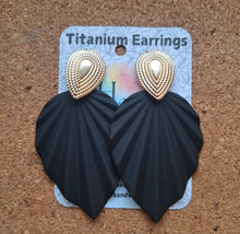 Load image into Gallery viewer, Amy